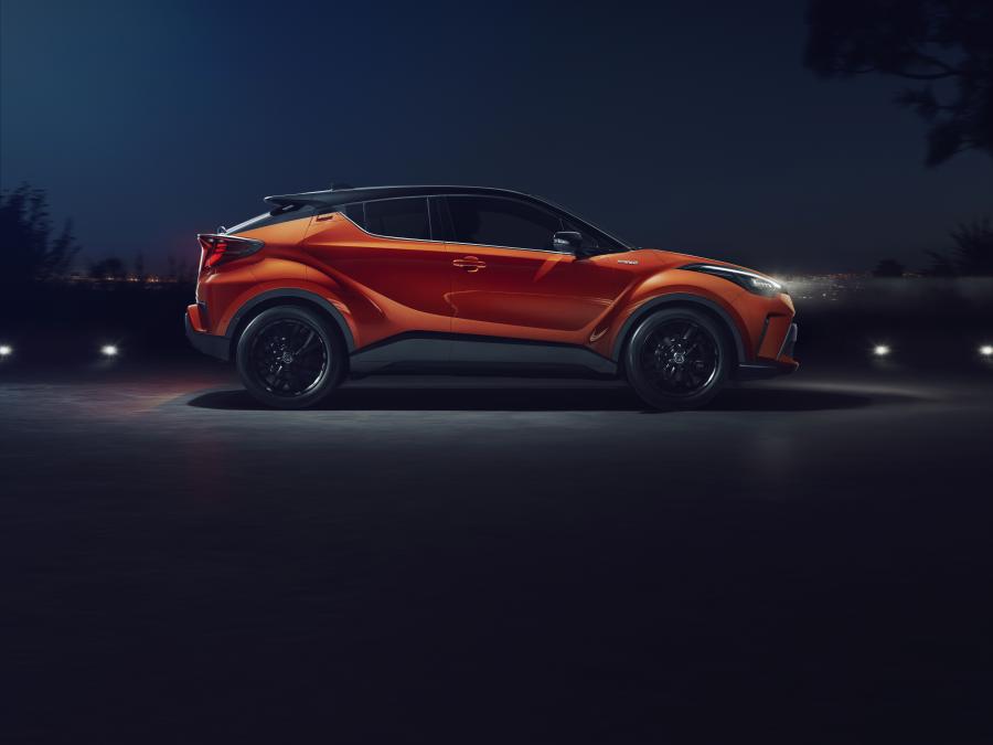  Toyota C-HR Hybrid 2019 года  (WW) (фото 5 из 174)